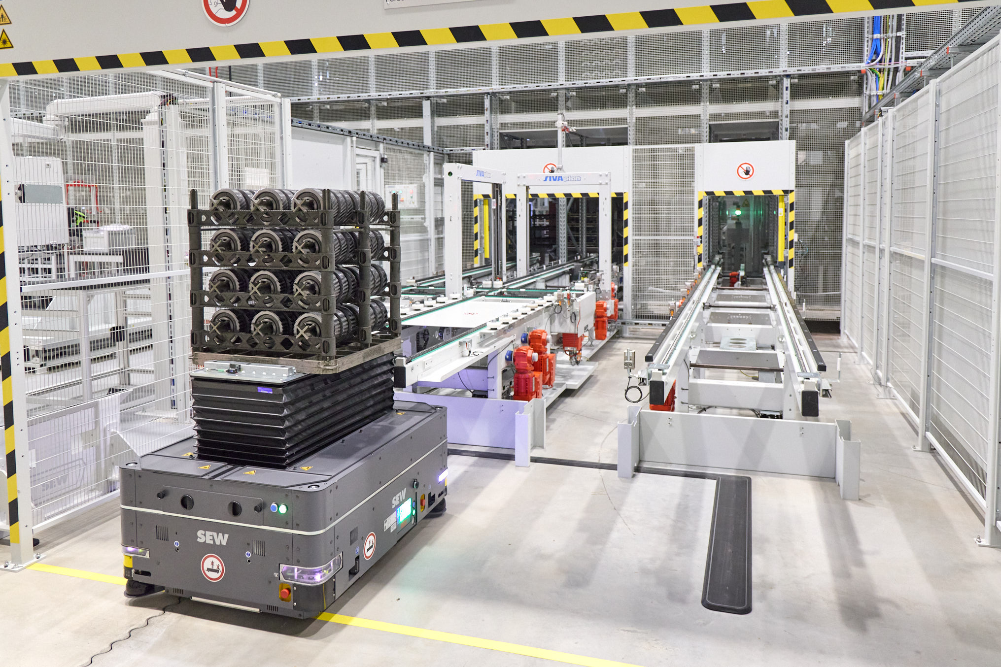 SEW-EURODRIVE setzt auf die Erfahrung und das Know-how der Sensor-Experten von Leuze und der Intralogistik-Experten von SIVAplan